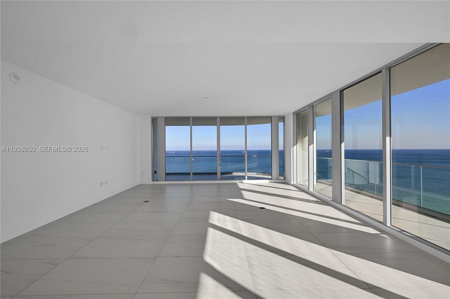 Spacious, unfurnished interior of a new home in , Fort Lauderdale (Image 68).
