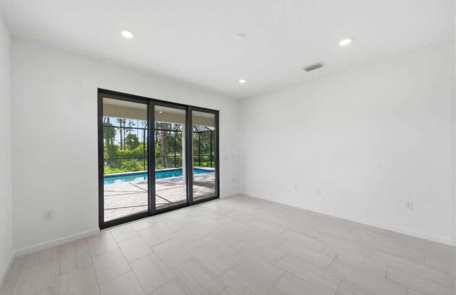 Spacious, unfurnished interior of a new home in Terreno, Naples (Image 16). Spacious, unfurnished interior of a new home in Terreno, Naples (Image 16).