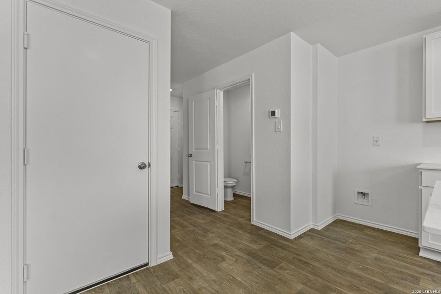 Spacious, unfurnished interior of a new home in Stonehill, San Antonio (Image 17).