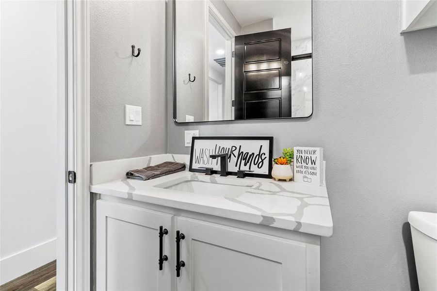 Hall bath shared with both guest bedrooms