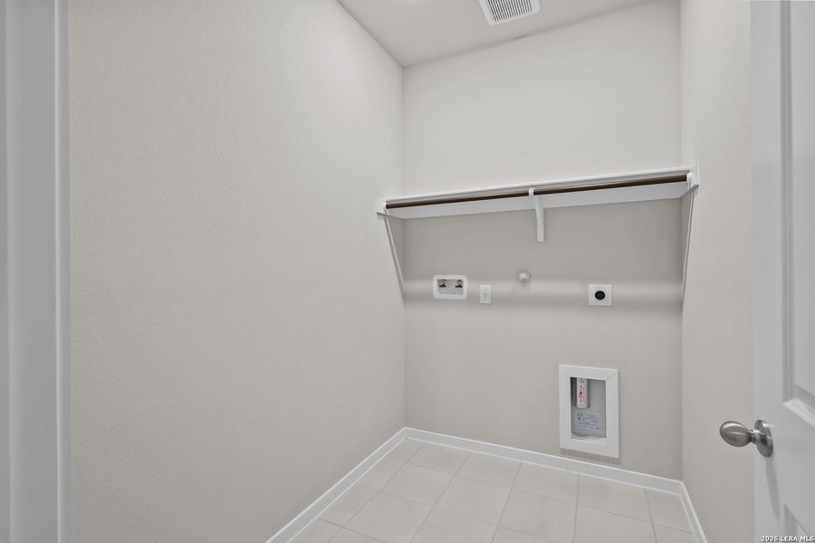 Spacious, unfurnished interior of a new home in Summerlin, San Antonio (Image 25).