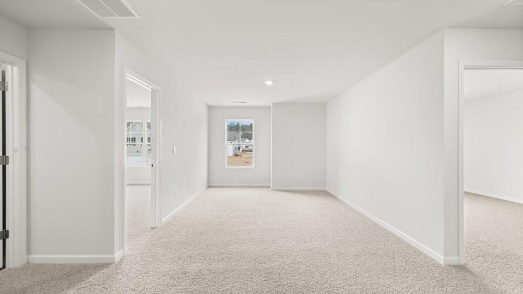 Spacious, unfurnished interior of a new home in Thompson Ridge, Dallas (Image 21).