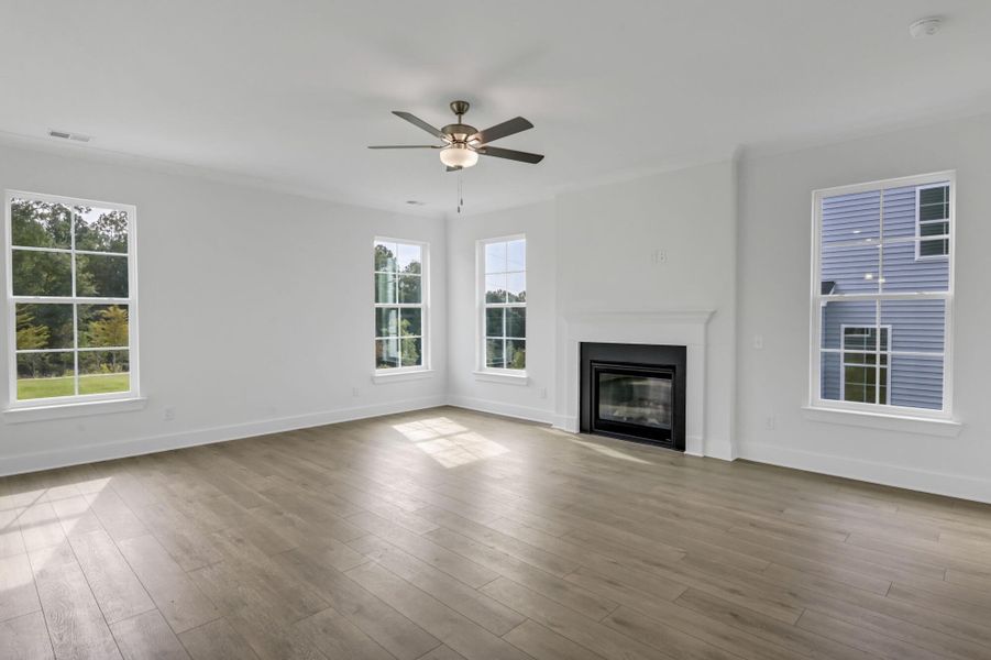 Spacious, unfurnished interior of a new home in Ferry Grove, Lexington (Image 18).