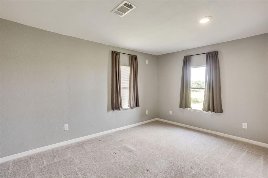 Spacious, unfurnished interior of a new home in , Mineral Wells (Image 17).