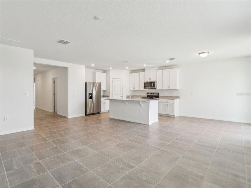 Spacious, unfurnished interior of a new home in The Reserve at Van Oaks, Auburndale (Image 20).