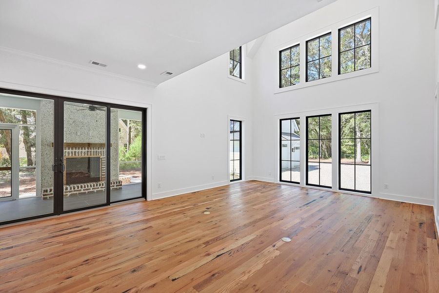 Spacious, unfurnished interior of a new home in , Seabrook (Image 55).