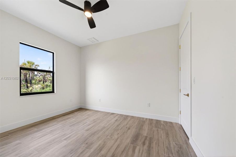 Spacious, unfurnished interior of a new home in , Naples (Image 36).