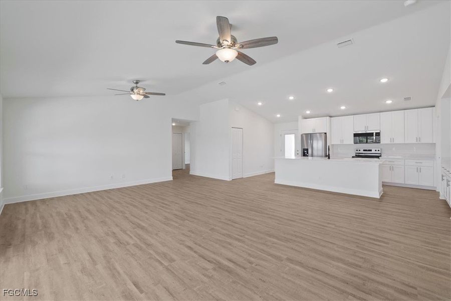 Spacious, unfurnished interior of a new home in Cape Coral, Cape Coral (Image 17).