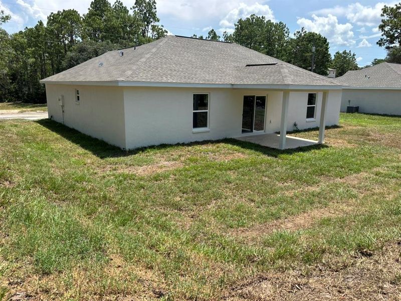 Exterior details and patio area of a home in , Dunnellon (Image 15).