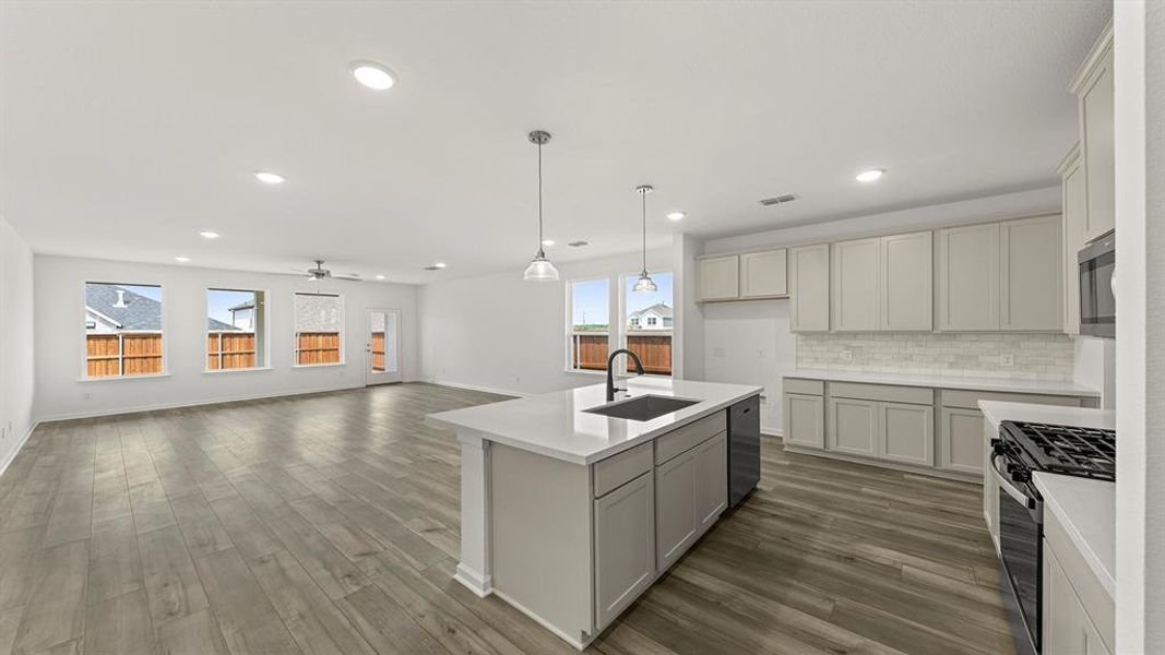 13. 9045 Palafox - Kitchen (4) 13. 9045 Palafox - Kitchen (4)