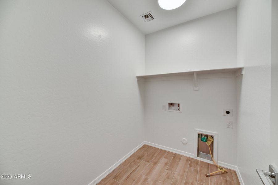 06-Laundry Room 06-Laundry Room