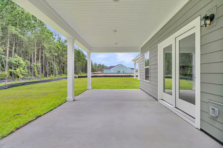 Exterior details and patio area of a home in Tea Farm, Ravenel (Image 3).