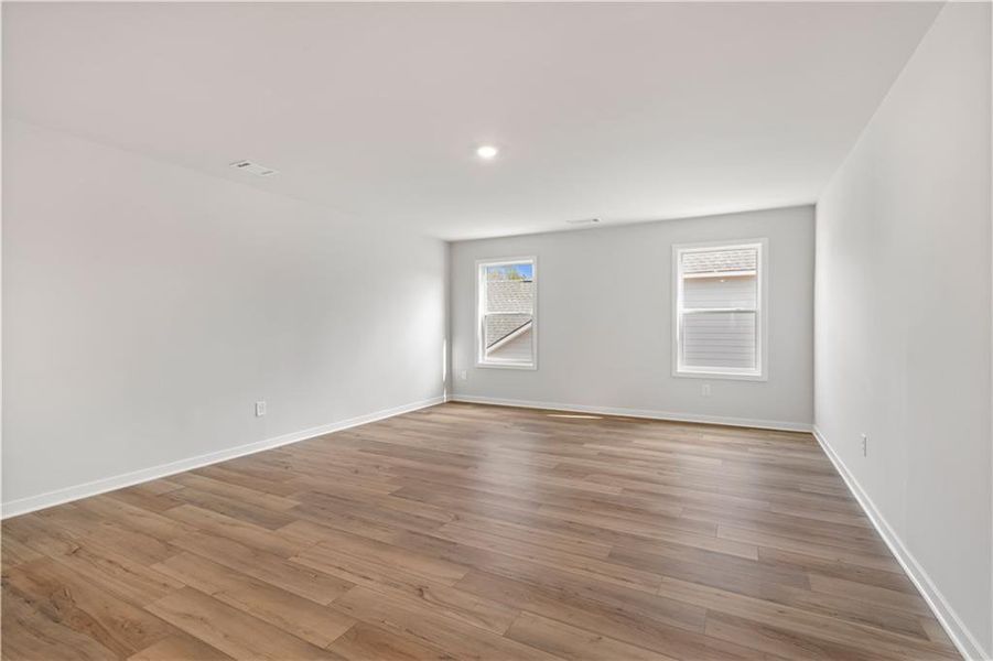 Spacious, unfurnished interior of a new home in Rosewood Lake Preserve, Hoschton (Image 31).