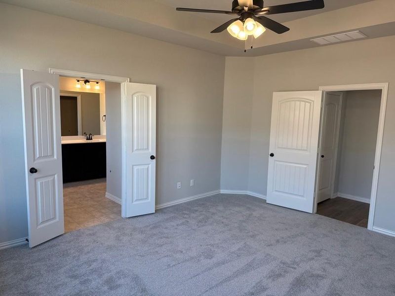 Spacious, unfurnished interior of a new home in Covenant Park, Springtown (Image 6).