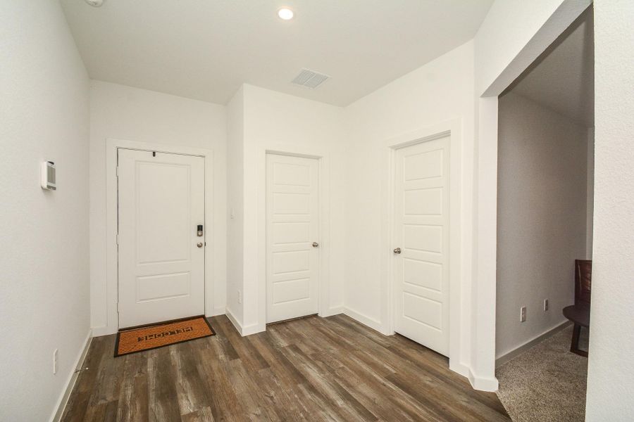 Spacious, unfurnished interior of a new home in Caldwell Ranch, Rosharon (Image 15).