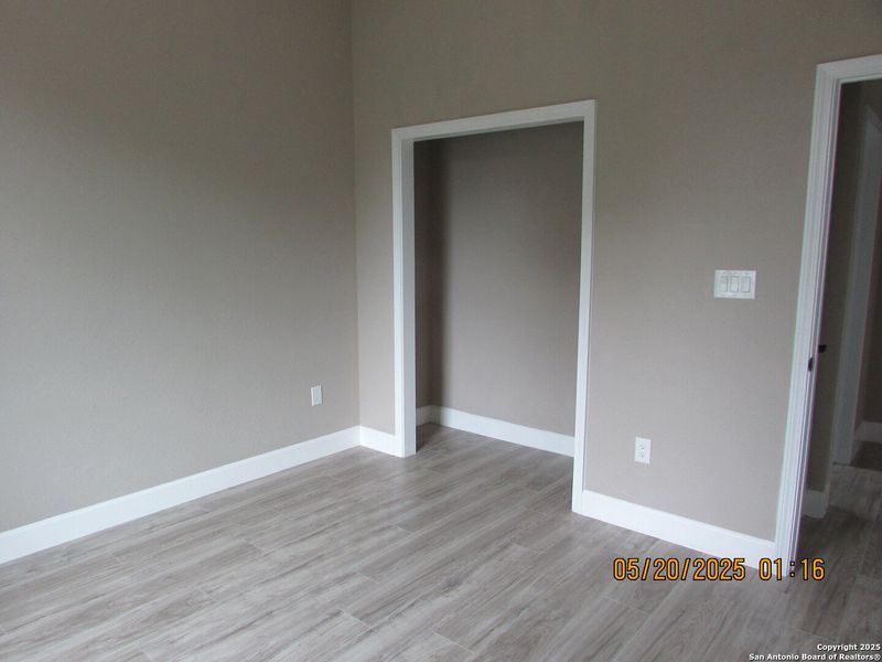 Spacious, unfurnished interior of a new home in , San Antonio (Image 26).
