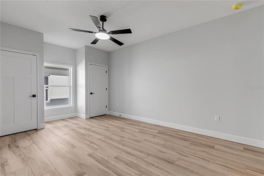Spacious, unfurnished interior of a new home in , Oak Hill (Image 36).