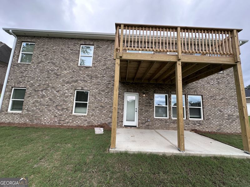 Exterior details and patio area of a home in Oakview Estates, Macon (Image 19).