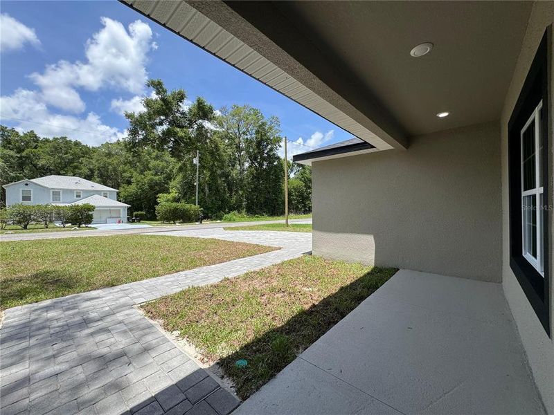 Exterior details and patio area of a home in , Citrus Springs (Image 3).