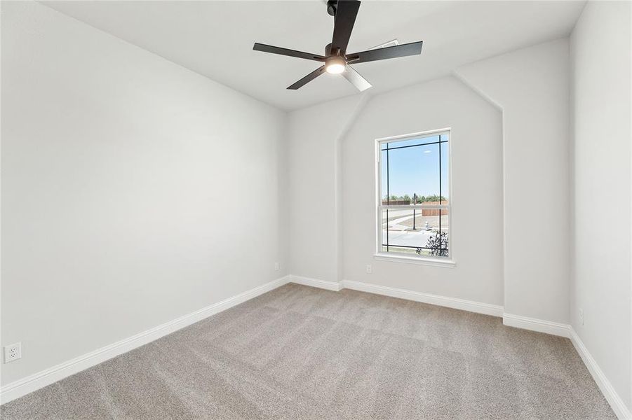 Spacious, unfurnished interior of a new home in North Grove, Waxahachie (Image 29).