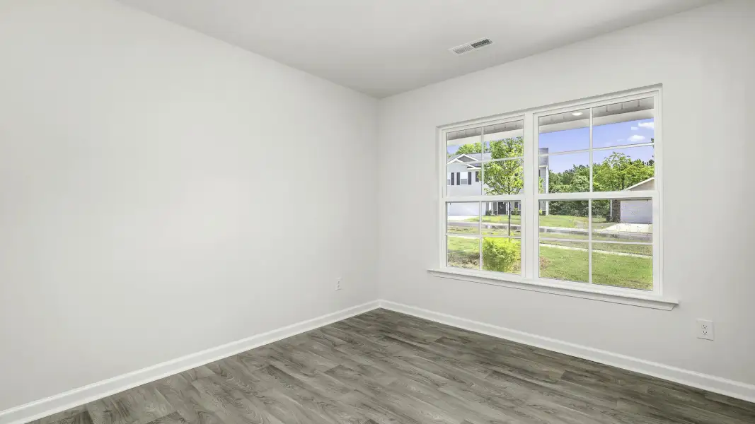 Spacious, unfurnished interior of a new home in Owens Ridge, Lexington (Image 8).
