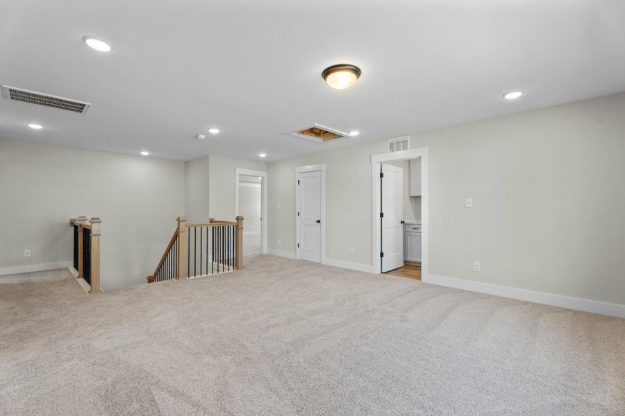 Spacious, unfurnished interior of a new home in Redland, Advance (Image 21).