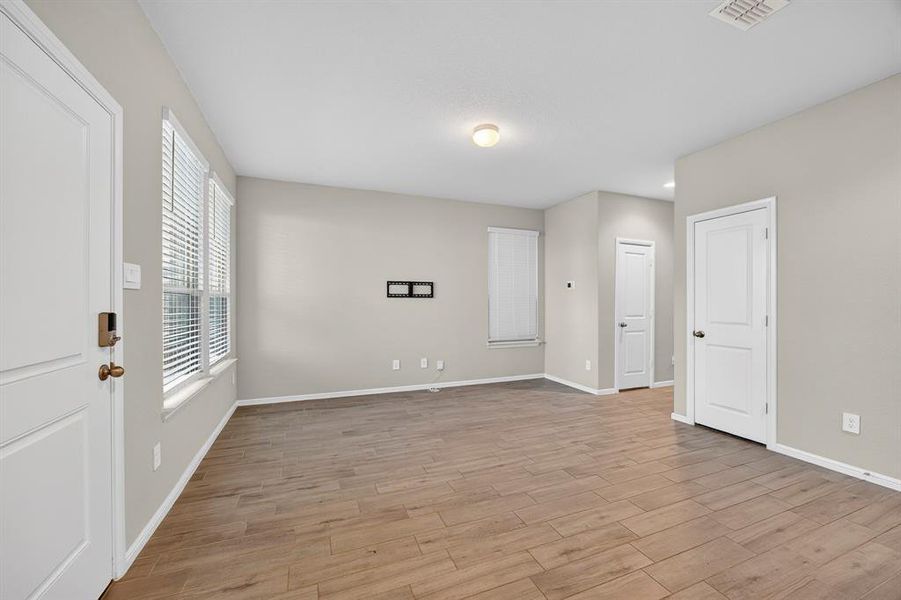 Spacious, unfurnished interior of a new home in , Haltom City (Image 15). Spacious, unfurnished interior of a new home in , Haltom City (Image 15).
