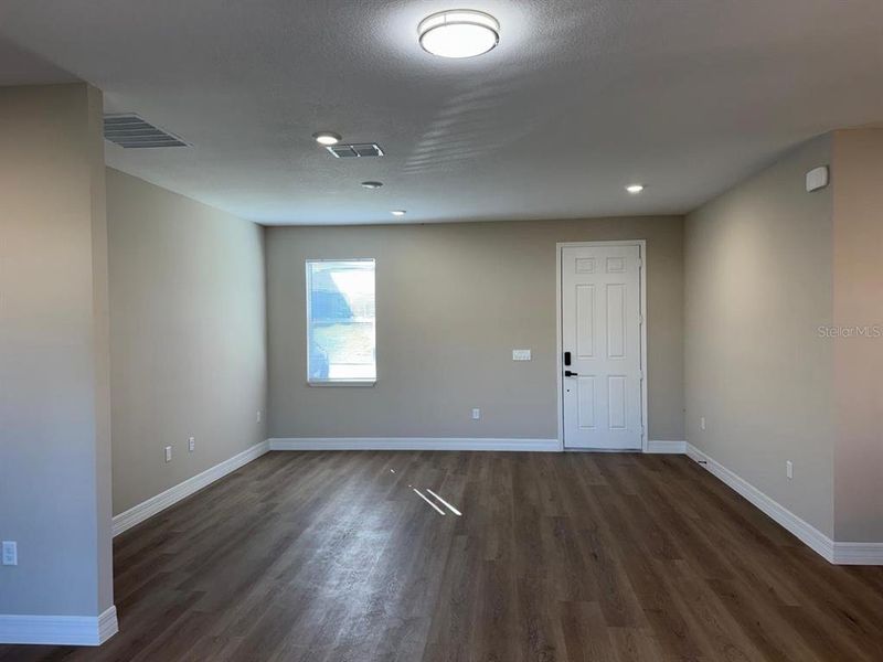 Spacious, unfurnished interior of a new home in , Ocala (Image 20).