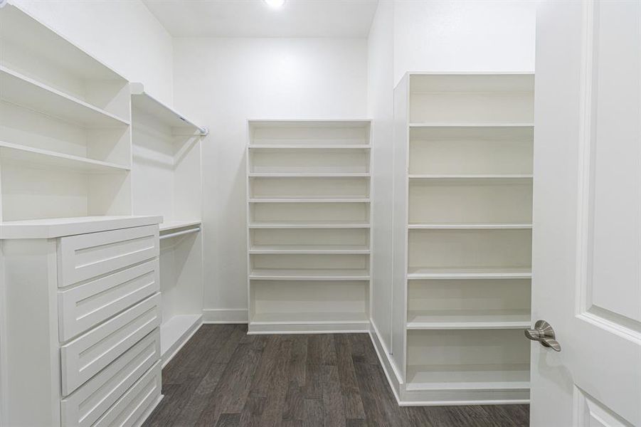 Furnished interior view inside a new home in , Tyler (Image 33).