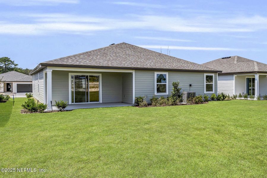 Exterior details and patio area of a home in Rolling Hills, Green Cove Springs (Image 4).