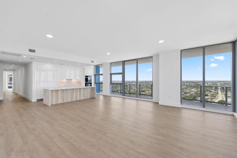 220 Lake Shore Drive - 8.jpg-FULL