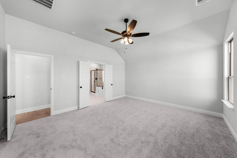 Spacious, unfurnished interior of a new home in Creekview Farms, Greenville (Image 31).