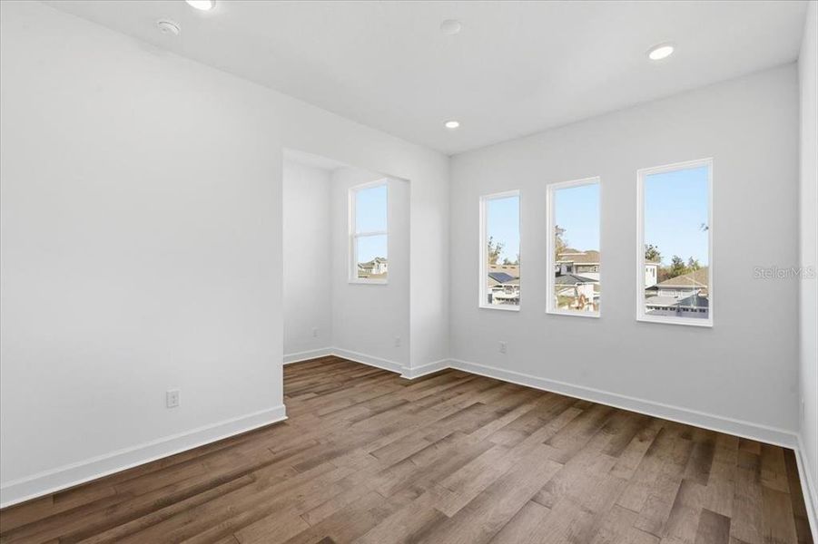 Spacious, unfurnished interior of a new home in Shorefront Cove, Winter Garden (Image 10).