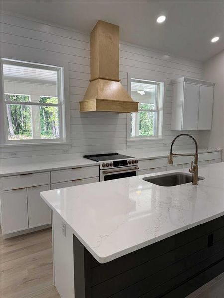 Furnished interior view inside a new home in , Dunnellon (Image 5).