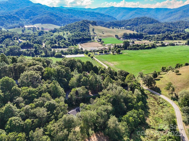 Image 33 of a home in . Image 33 of a home in .