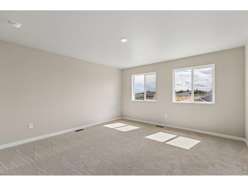 Spacious, unfurnished interior of a new home in Hidden Valley Farm, Severance (Image 12).