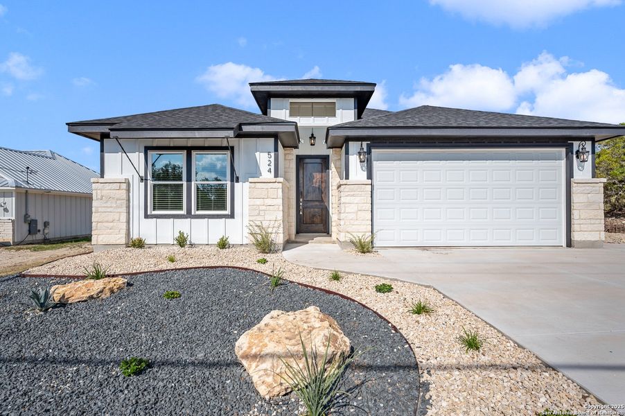 Exterior details and patio area of a home in , Canyon Lake (Image 3). Exterior details and patio area of a home in , Canyon Lake (Image 3).
