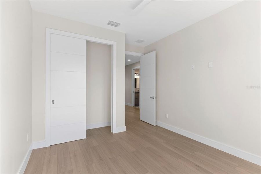 Spacious, unfurnished interior of a new home in , Oldsmar (Image 35).