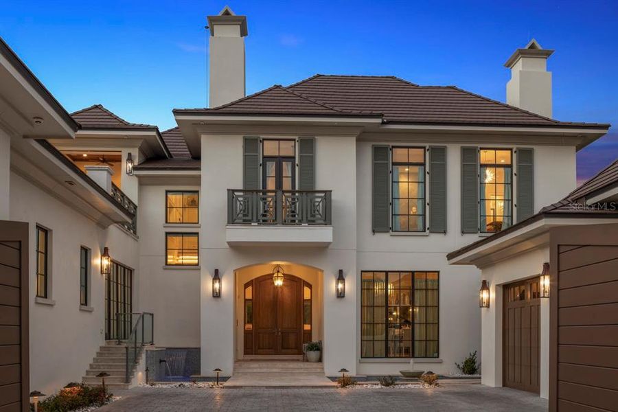Exterior details and patio area of a home in , Orlando (Image 3).