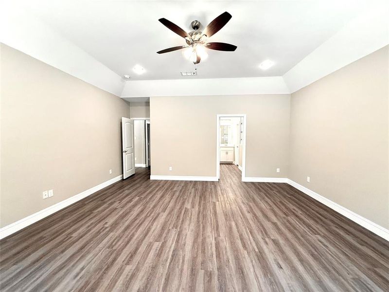 Spacious, unfurnished interior of a new home in , Lake Kiowa (Image 19).