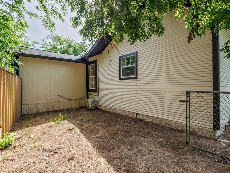 Exterior details and patio area of a home in , Brownwood (Image 3).
