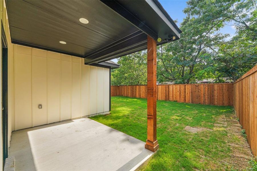 Exterior details and patio area of a home in , Fort Worth (Image 4).