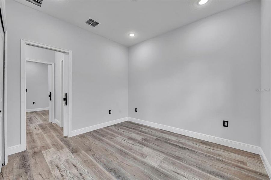 Spacious, unfurnished interior of a new home in , Kissimmee (Image 26).