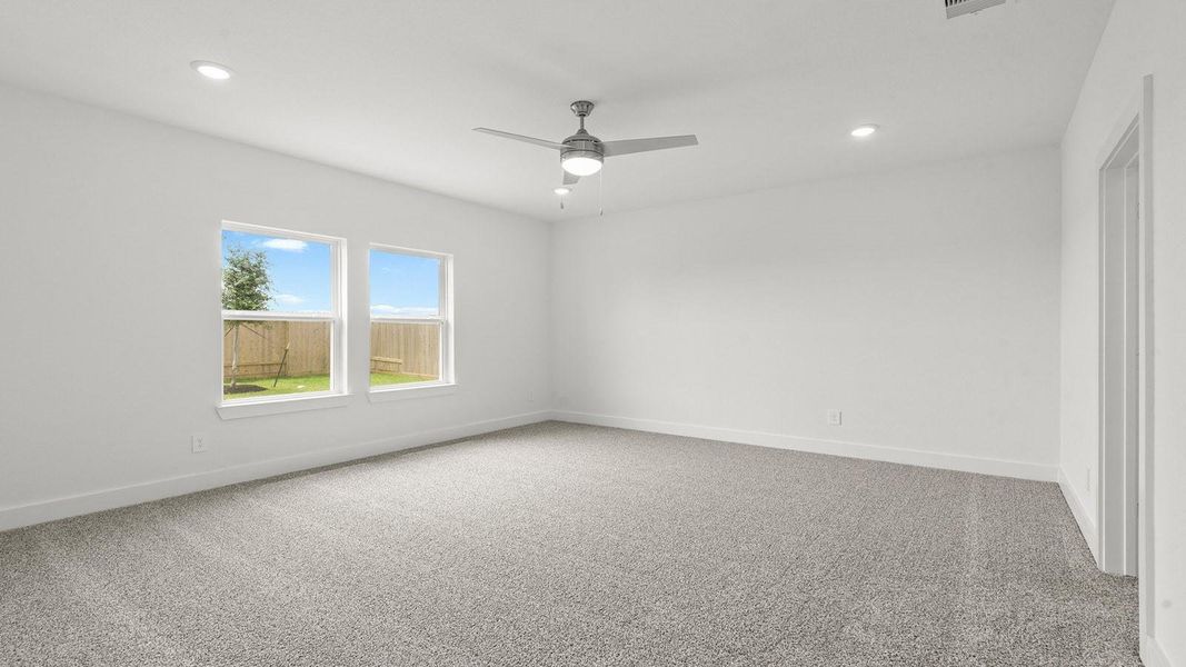 Spacious, unfurnished interior of a new home in Riverside Estates, Mont Belvieu (Image 16).