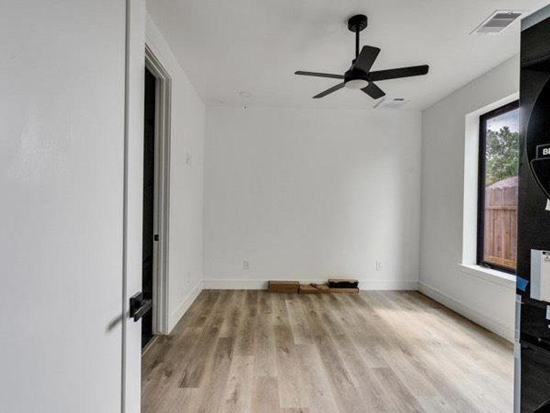 Spacious, unfurnished interior of a new home in , Houston (Image 24).