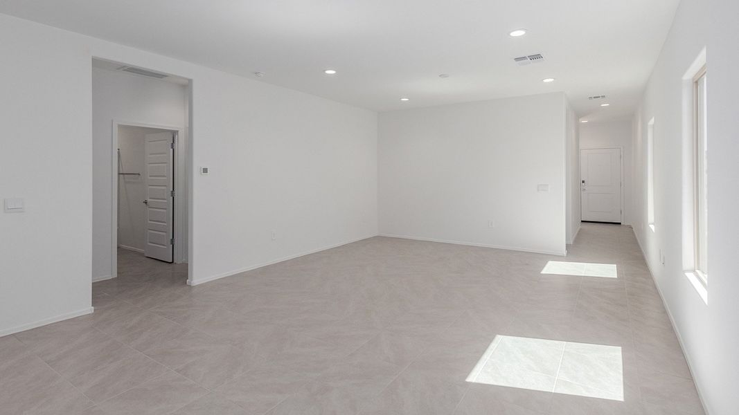 Spacious, unfurnished interior of a new home in Blackhawk, Tucson (Image 17).