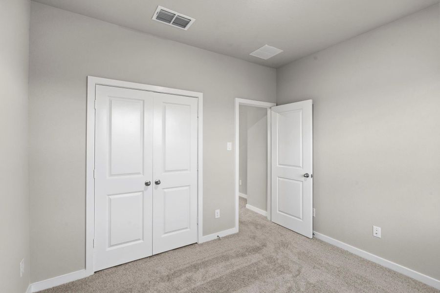 Spacious, unfurnished interior of a new home in Sienna 45', 50', Missouri City (Image 28).