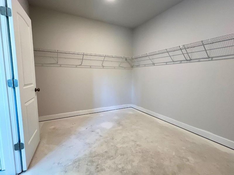 Spacious, unfurnished interior of a new home in , Homer (Image 14).