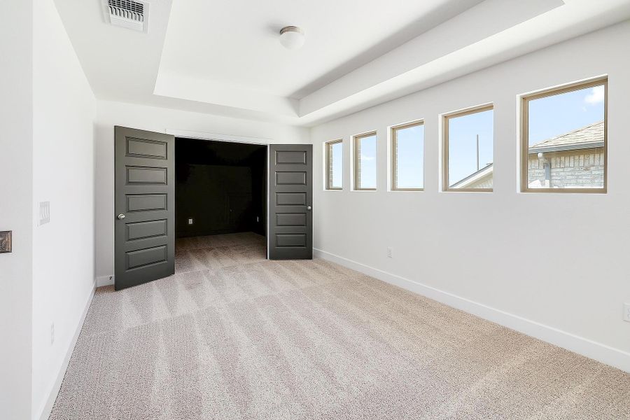 Spacious, unfurnished interior of a new home in Lakeside at Tessera - 50', Lago Vista (Image 20).