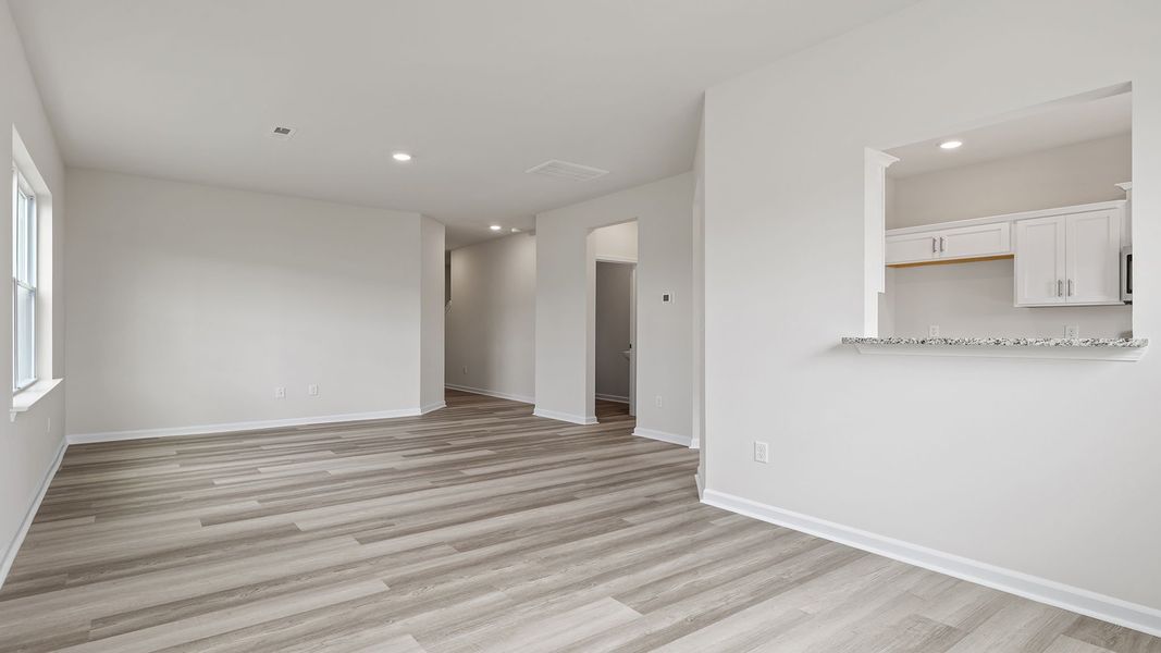 Spacious, unfurnished interior of a new home in Tanglewood Townes, Greenville (Image 17).